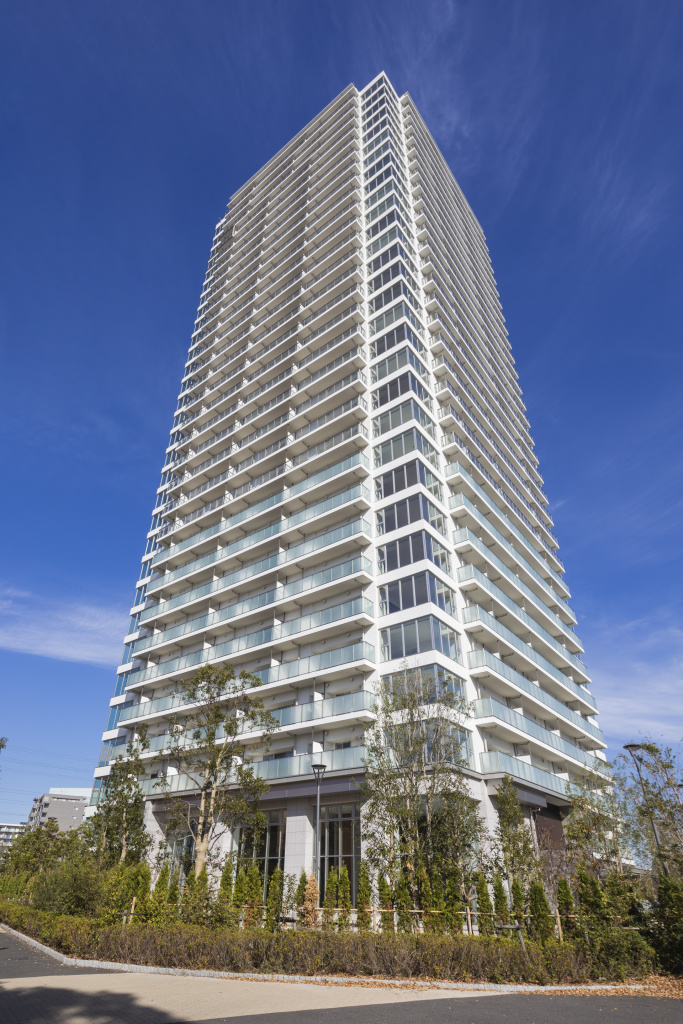 「ViNA GARDENS」のランドマークとなっている３１階建てタワーマンション