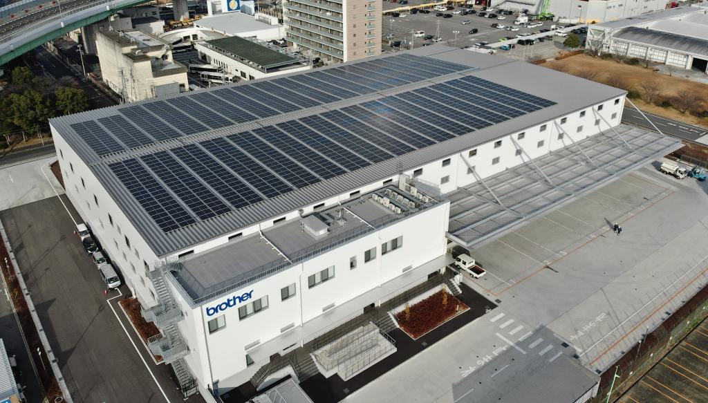 ブラザー工業の港第１倉庫（名古屋市港区）屋上に設置した太陽光発電パネル