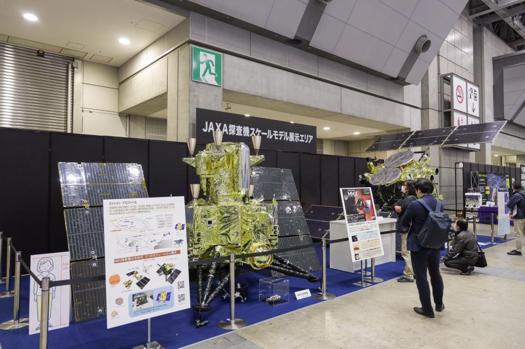 ＪＡＸＡ探査機スケールモデル展示エリアイメージ（２４年２月に行われた「２０２４国際宇宙産業展」の様子）