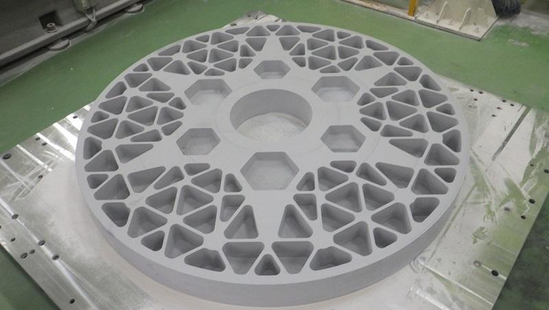 京セラが開発したセラミックを活用した鏡