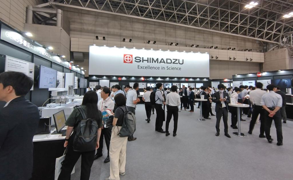 最大規模の島津製作所ブース。コンセプトは「ＡＸ」