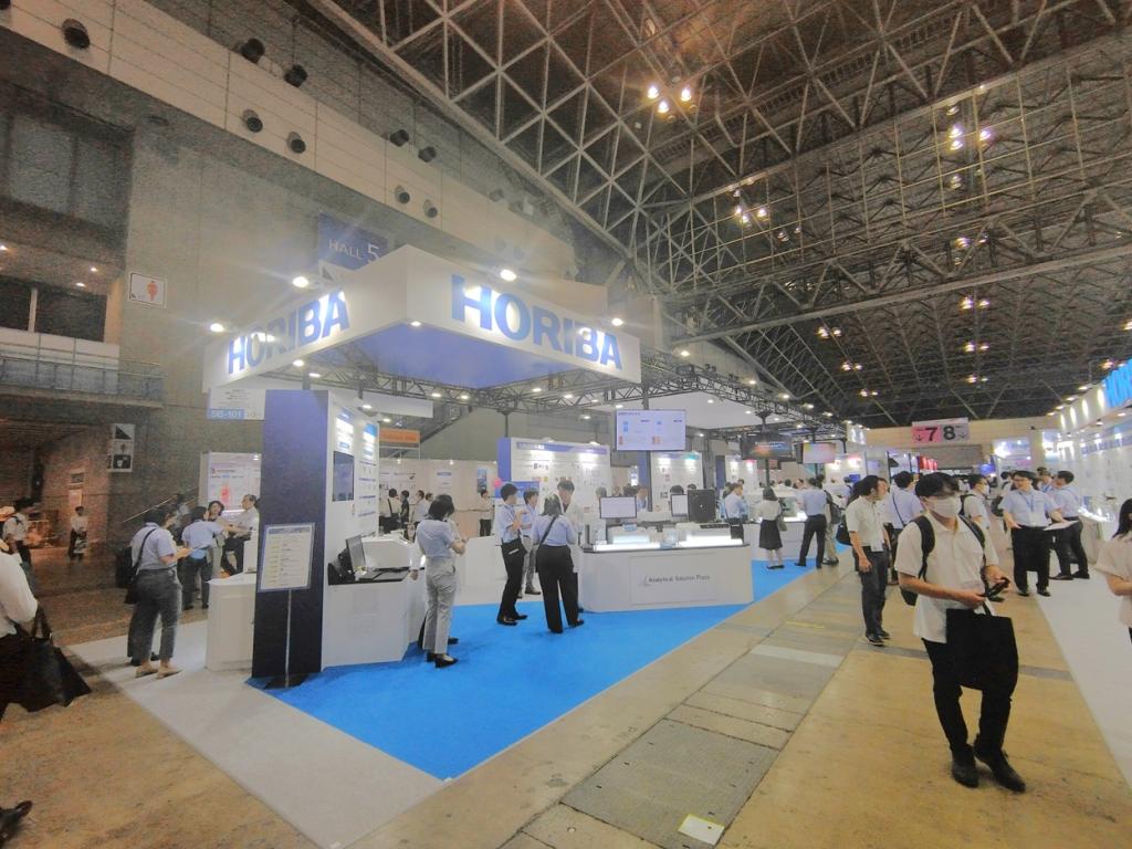 堀場製作所はバイオ・ライフサイエンスや半導体向け新製品・新技術を多数出展