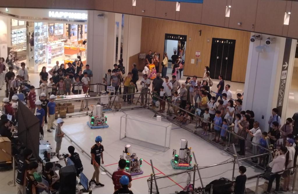 イオンモール桂川でのロボット競技デモ