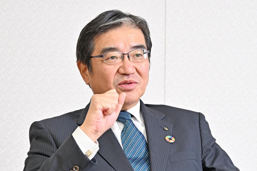 群馬銀行頭取　深井 彰彦 氏
