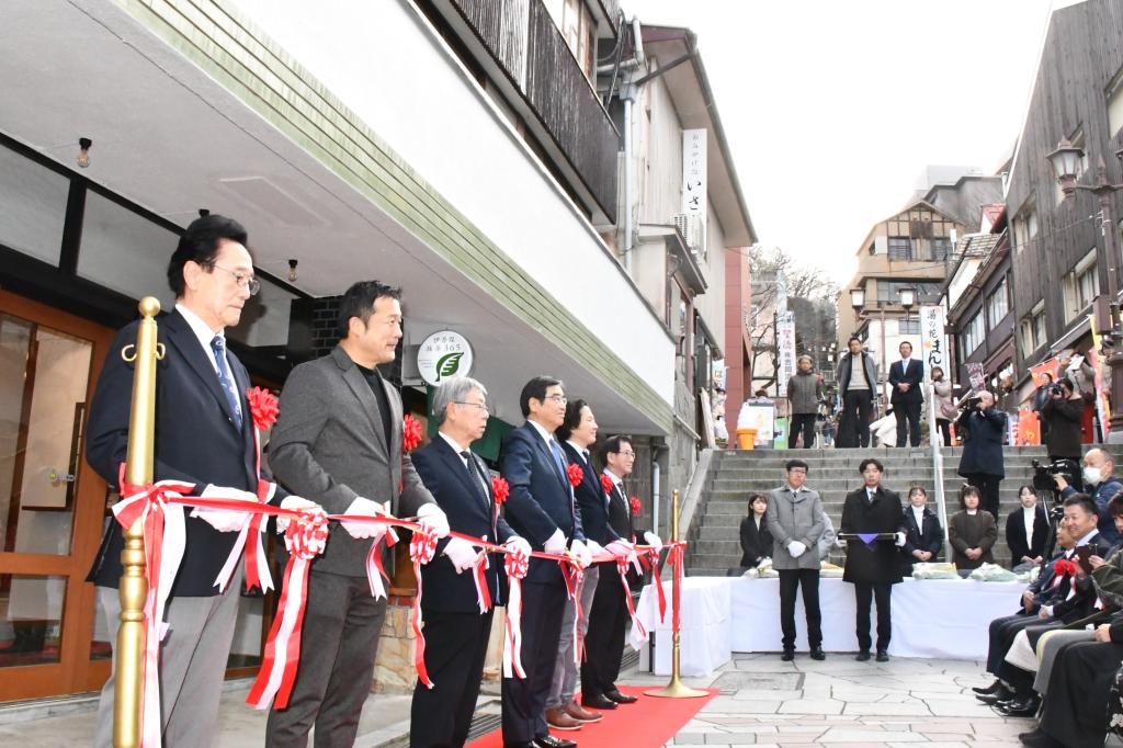 ２０日にオープンセレモニーをした複合施設「ＩＫＡＨＯ　ＨＯＵＳＥ　１６６」