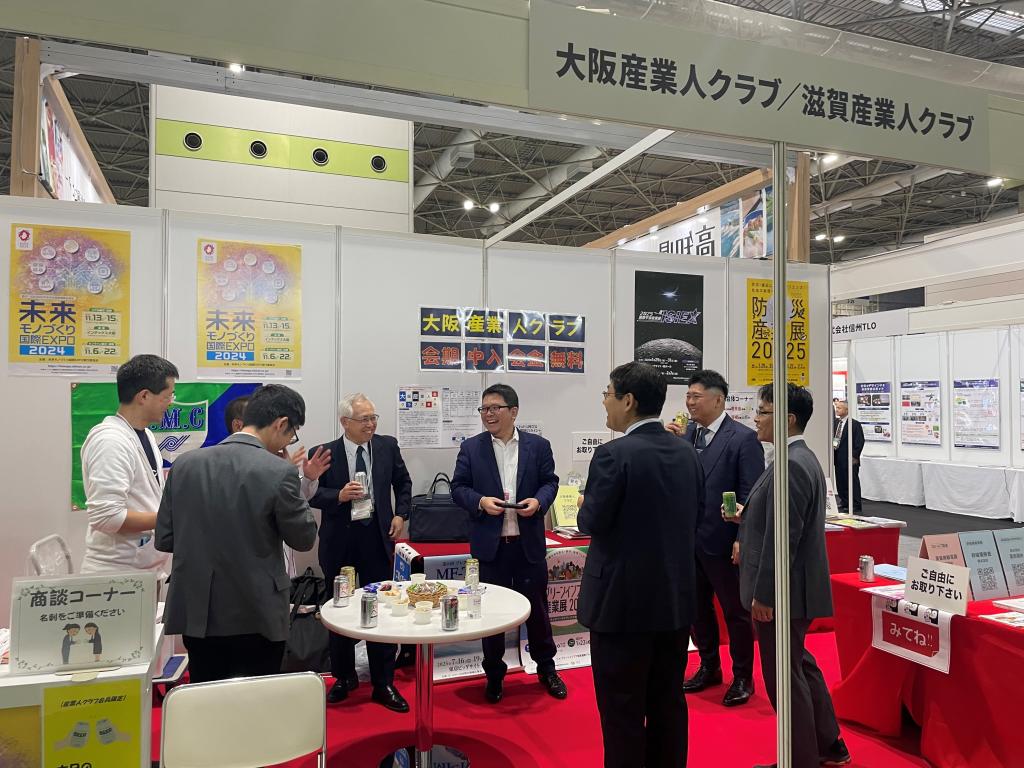 展示会「未来モノづくり国際EXPO2024」のブースでは“ハッピーアワー”で交流を深めた