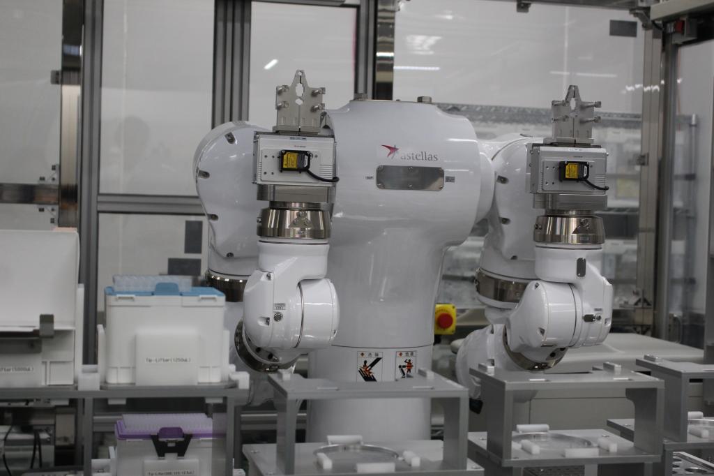 アステラス製薬はロボットを組み合わせた創で開発スピードの向上を図る