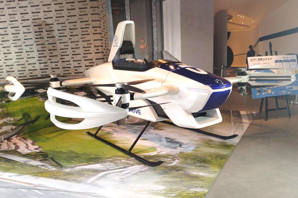スカイドライブが大阪市内のホテルで展示する空飛ぶクルマの有人試験機
