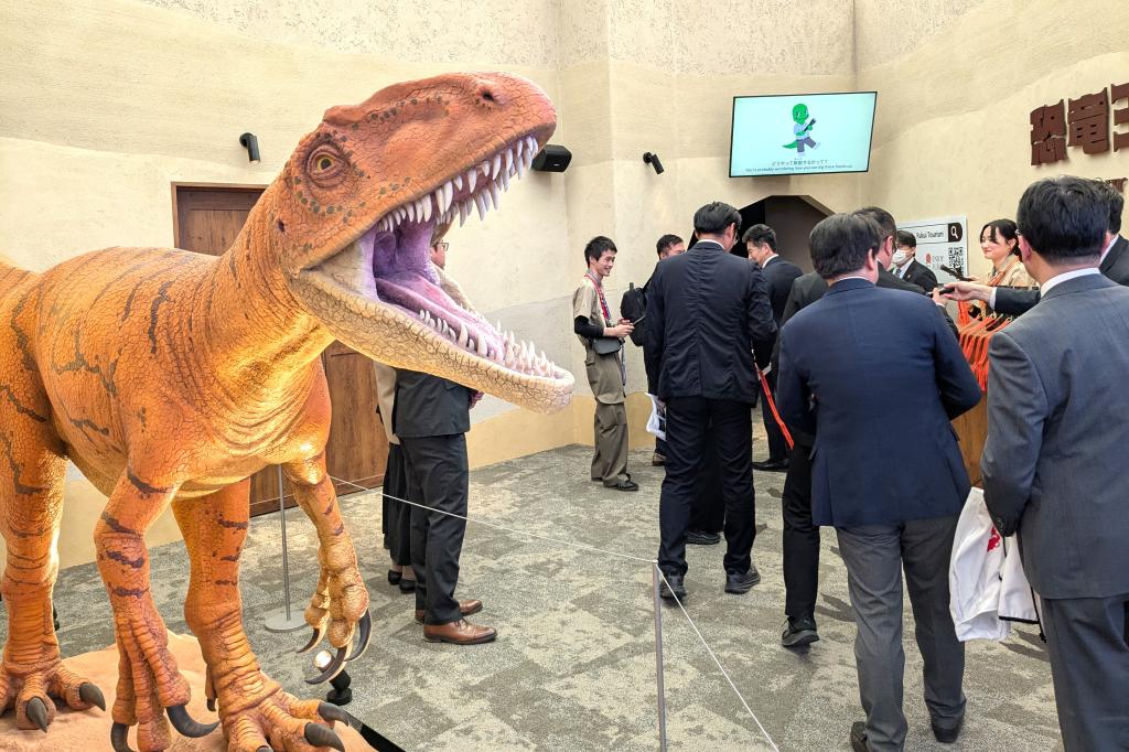 関西パビリオンの展示。福井県は恐竜がモチーフの体験展示