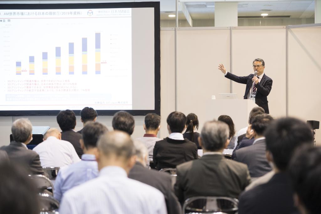 講演やセミナーも多数開かれる（２０２４年＝大阪会場）