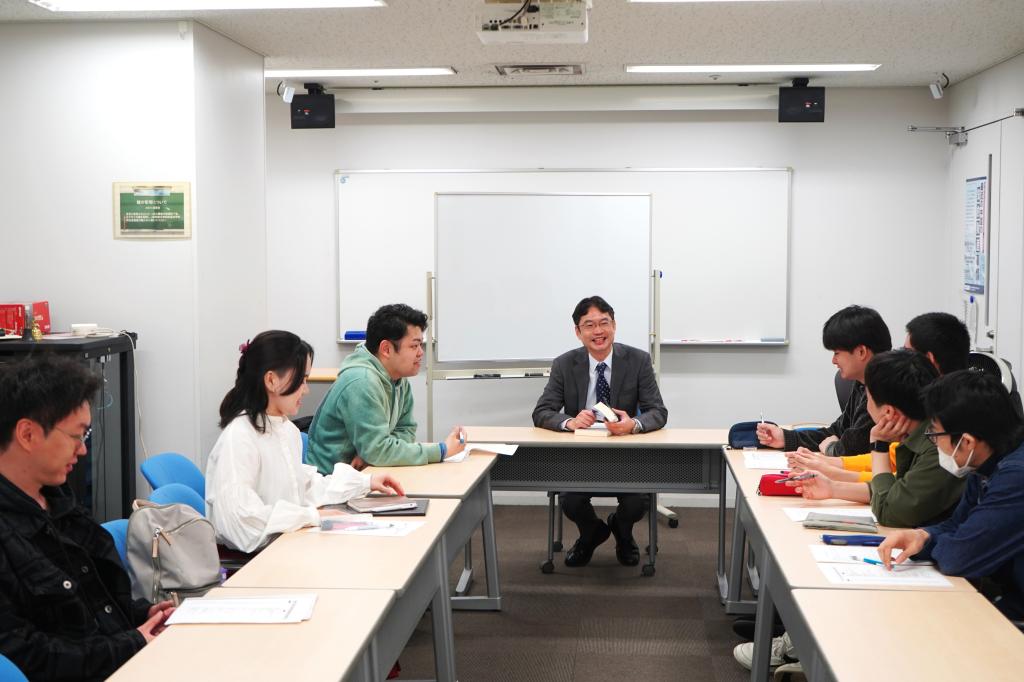 杉浦准教授による授業の様子（国士舘大学提供）
