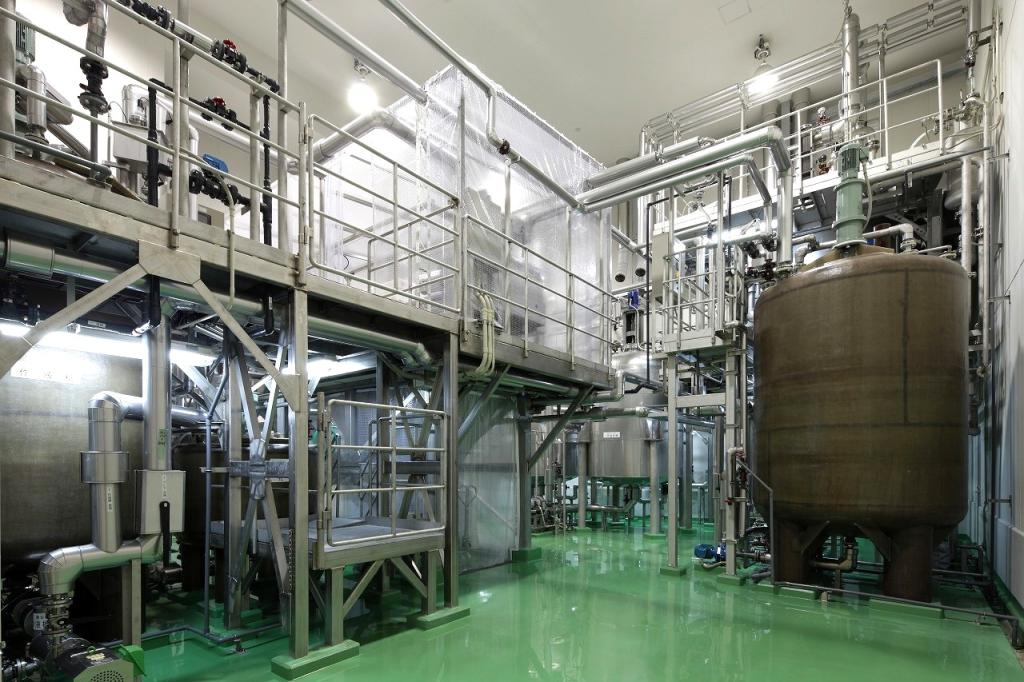赤穂工場（赤穂市）内の高純度塩類の製造設備