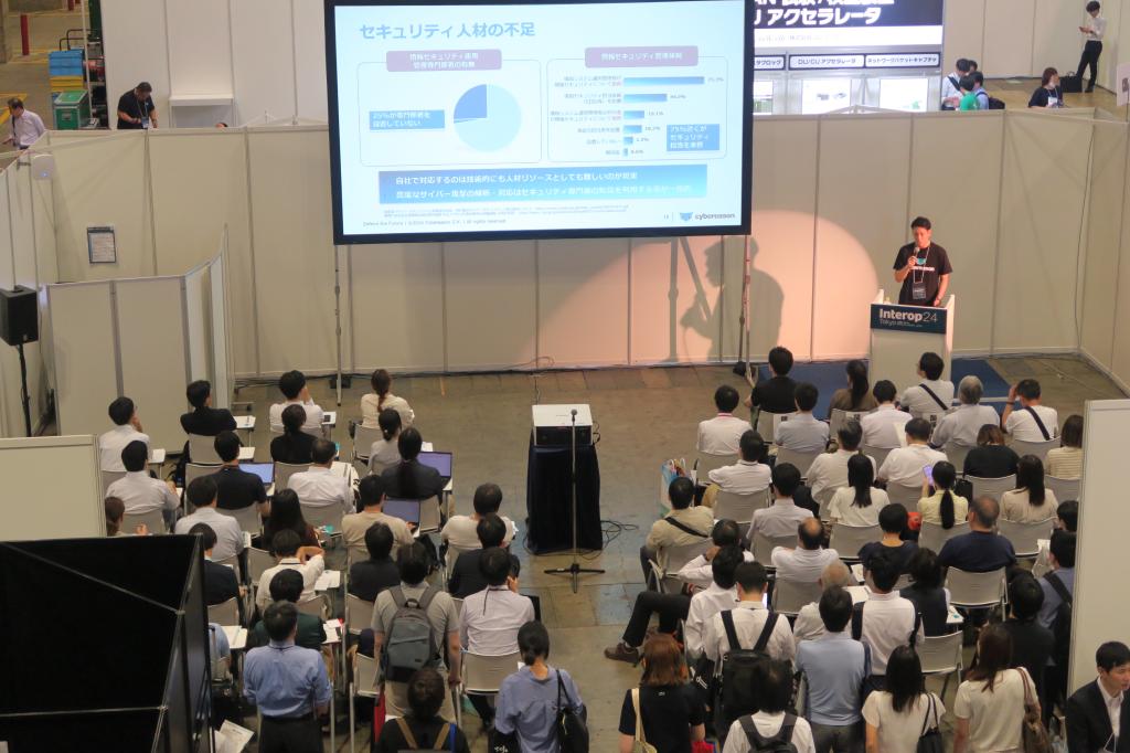 さまざまなテーマで講演やセミナーが行われる