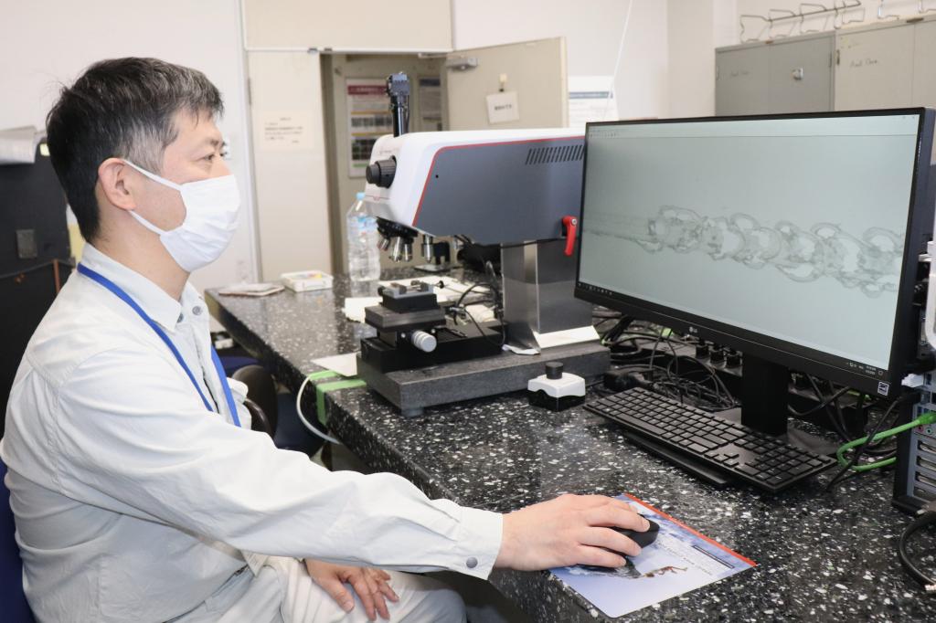 機械電子研究所がめっき技術の支援に使用しているスクラッチ試験機