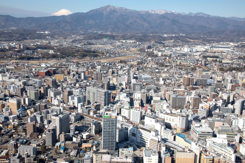 都市と自然が調和した環境に多くの企業が立地する厚木市