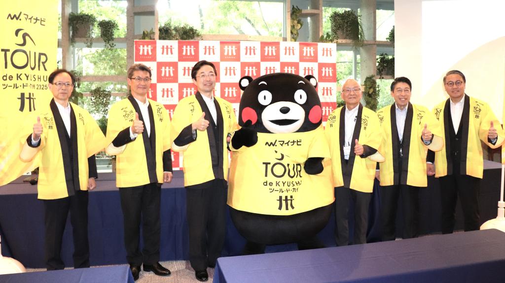 「マイナビ　ツール・ド・九州２０２５」をＰＲする、競技コースが設定された県の知事ら（５月）