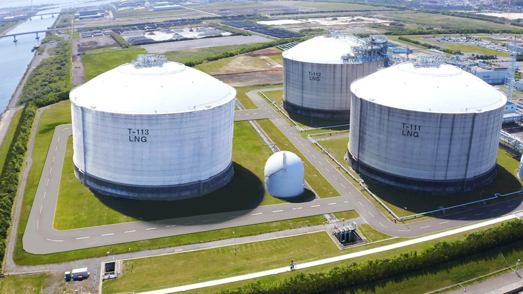 西部ガスは、ひびきＬＮＧ基地（北九州市若松区）に３号タンク＝左を増設する（完成イメージ、同社提供）