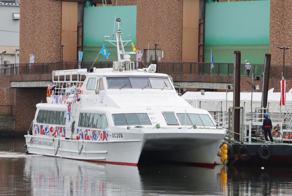 堺旧港から万博会場に向かう小型船