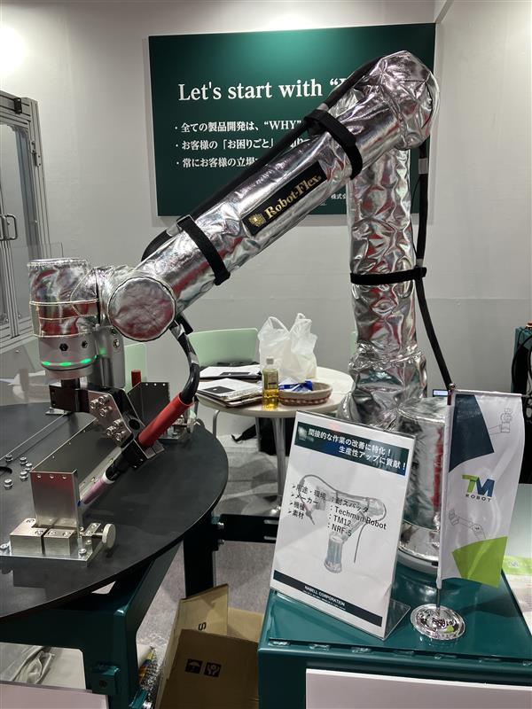 ナベルは使用環境に合わせて仕様を選べるロボット用カバーを展開する（ナベル提供）