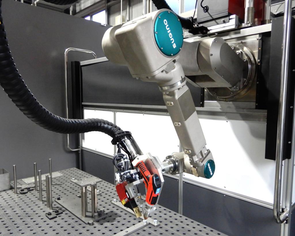 スギノマシンが開発した溶接ロボットを導入するなど、溶接工程の自動化を推進している
