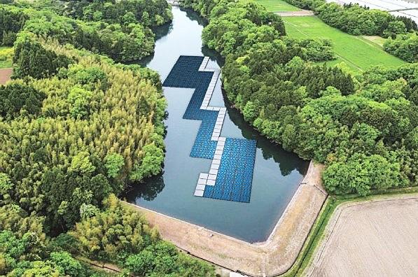 加賀市内の農業用ため池（琵琶ケ池）に設置する水上メガソーラーのイメージ図