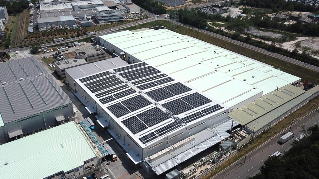 太陽光発電を活用するテクノエイトの第四工場