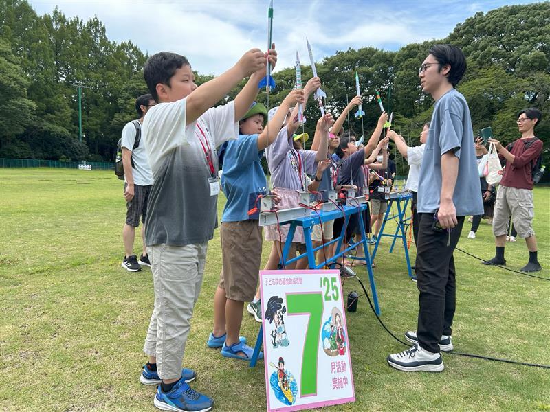 参加者の宇宙工学・機械工学への興味関心を高めることを目的に「モデルロケット教室」が開かれた