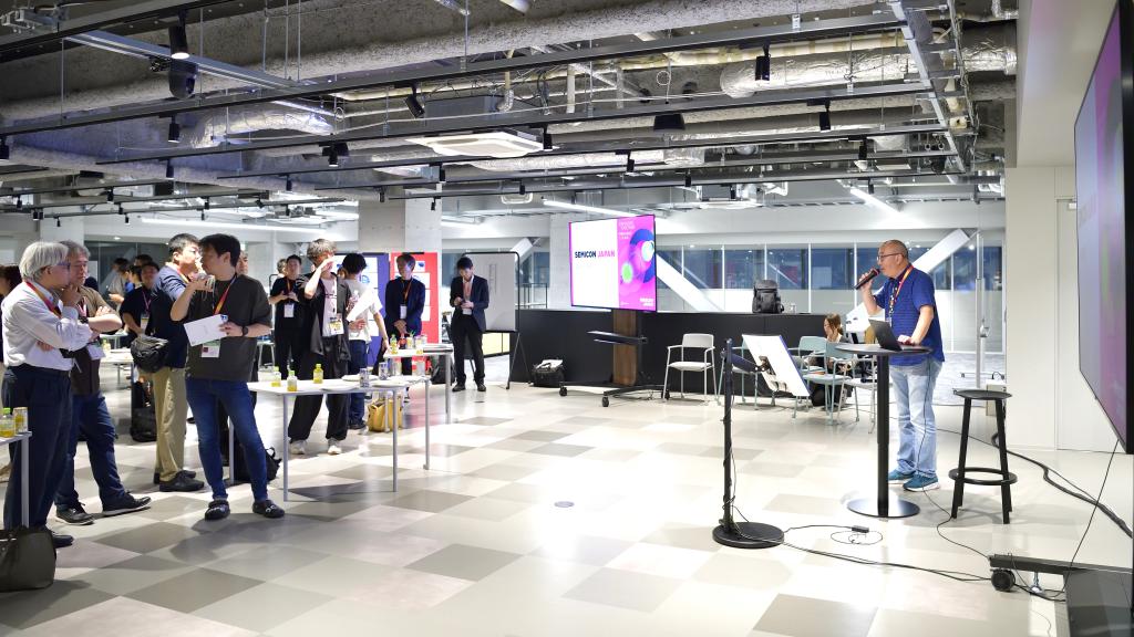 ＲＩＮＣ　ＭＩＸでは軽食を楽しみながら、自由に交流する