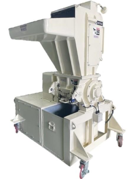 樹脂ブロック向け小型粉砕機「ＸＵＧＭ５—３６０ＫＧＨ」（ホーライ提供）