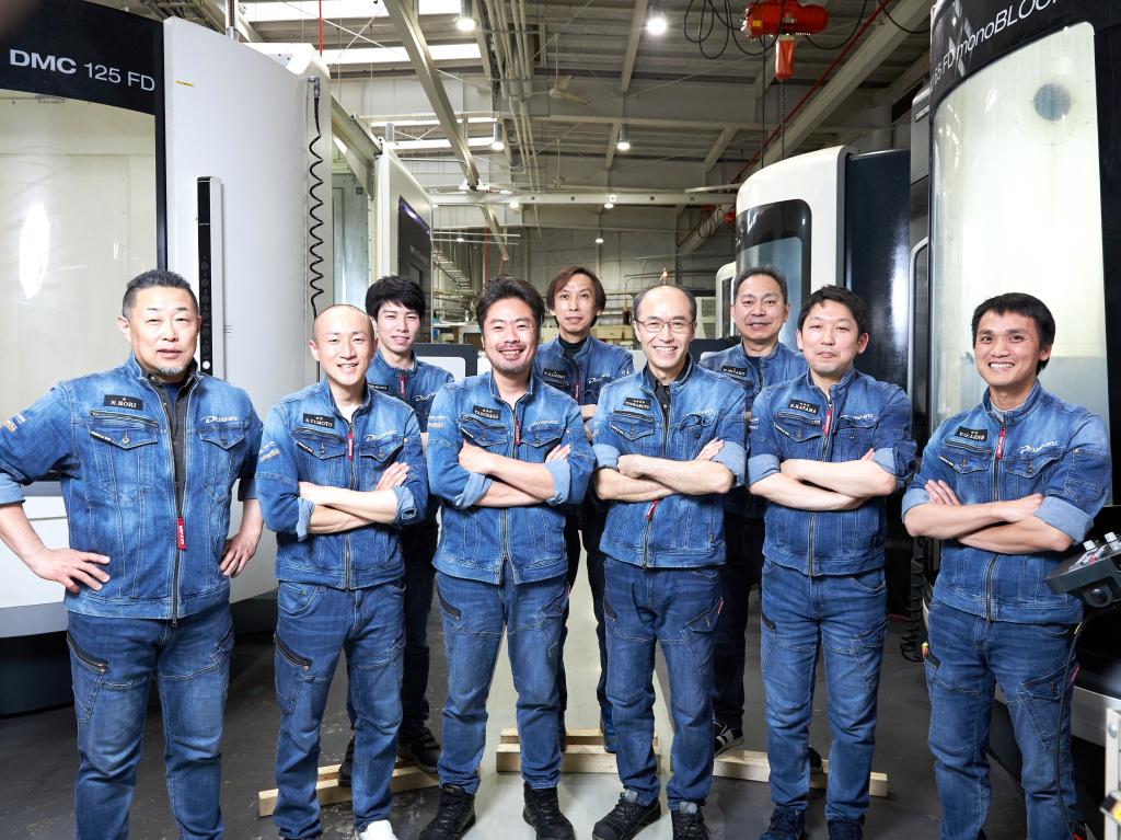 高い技術力と開発力を持つ社員が事業を支える