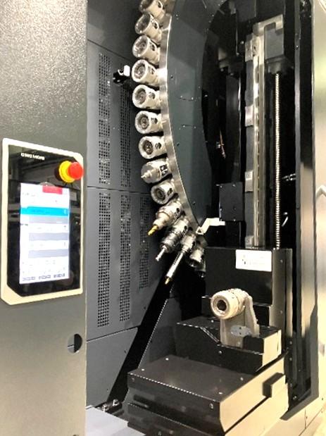 <strong>写真４</strong>　マガジン工具自動交換装置