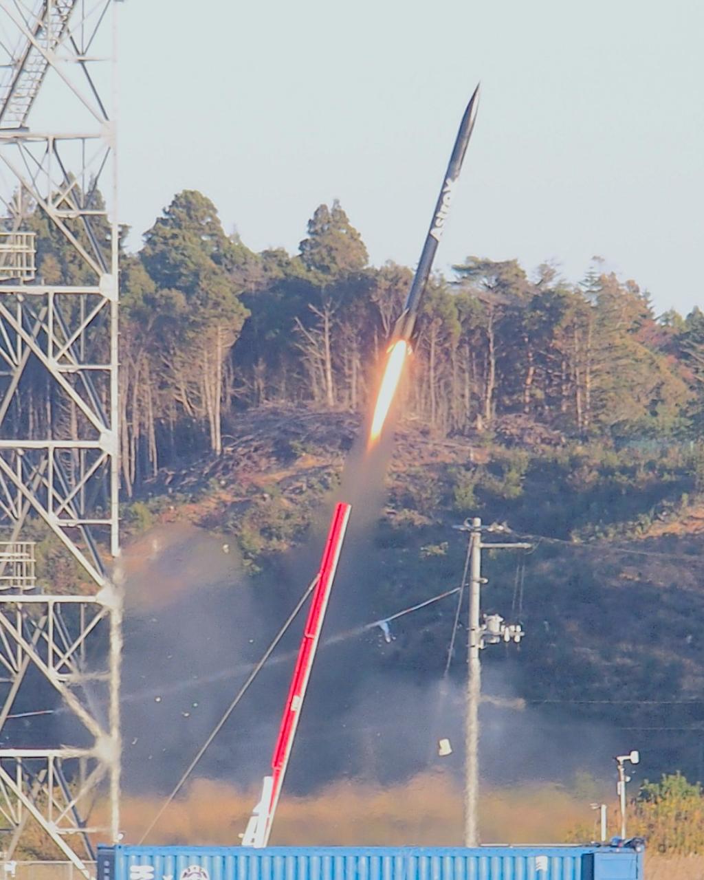 ＡｓｔｏｒｏＸによる小型ロケット「ＦＯＸ１号」の打ち上げ（昨年１１月、福島県南相馬市）
