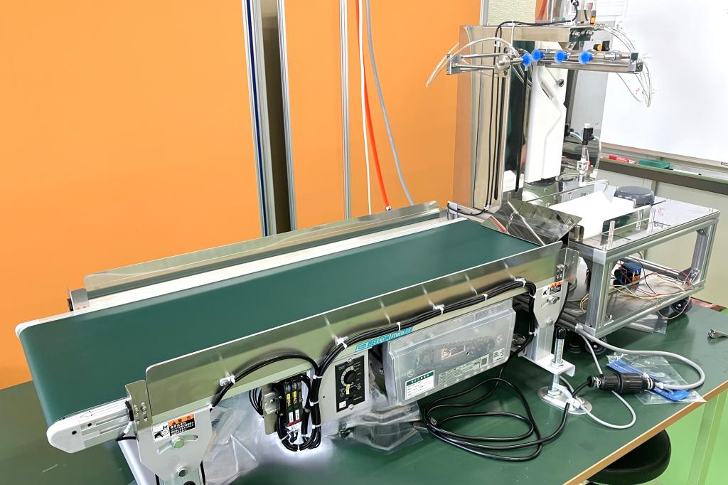 金属部品を自動で袋詰めする専用機を開発した