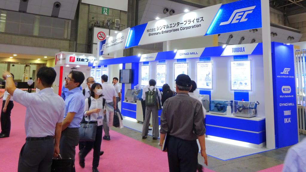 企業・人の交流の場となる会場（２０２３年）