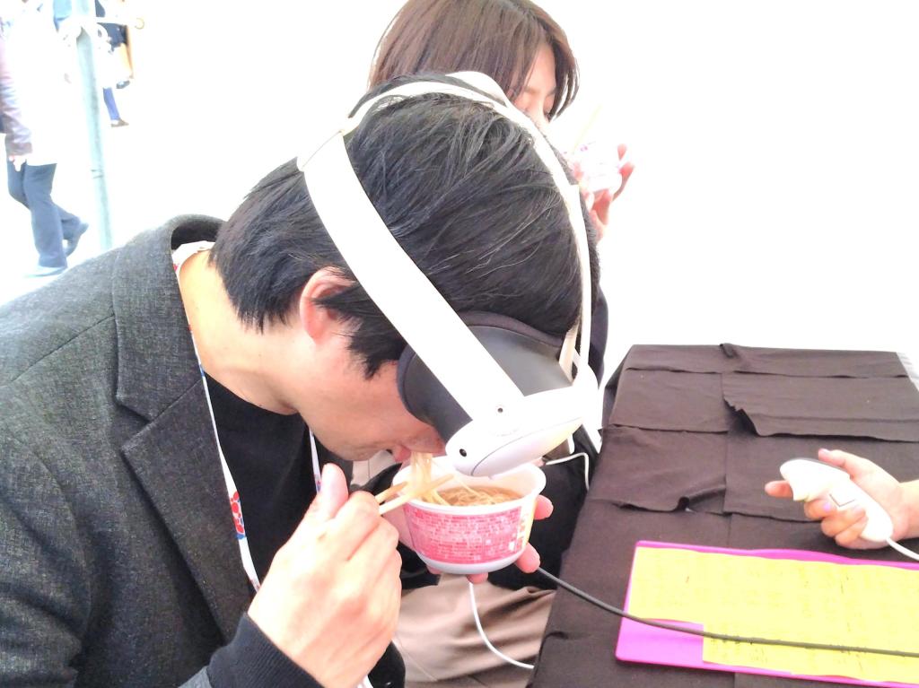 拡張現実（ＡＲ）錯覚でそうめんを食べても、ラーメンを食べたと感じる技術。食事制限ある人などに期待