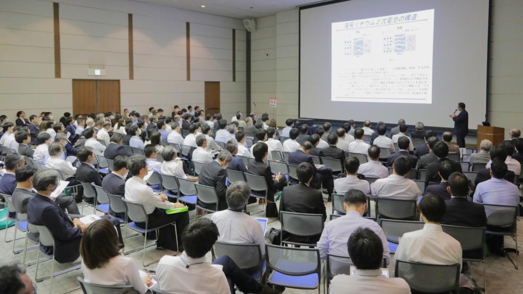 会期中はさまざまなセミナーも開かれる（２０２３年の大阪開催時のセミナー、主催者提供）