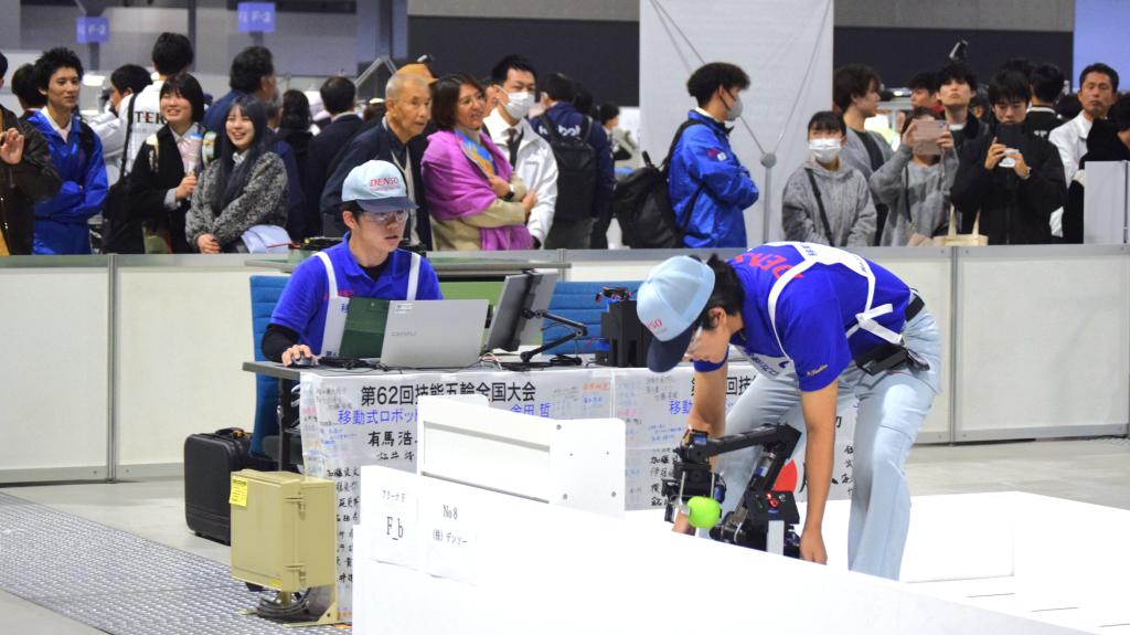 デンソーは「移動式ロボット」で金メダルを獲得