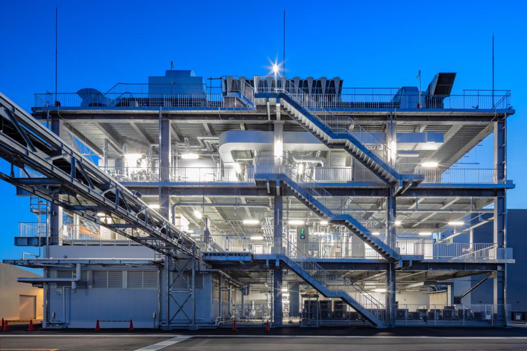 【写真１】 旭化成のパイメル新工場。２４年１２月に完成した