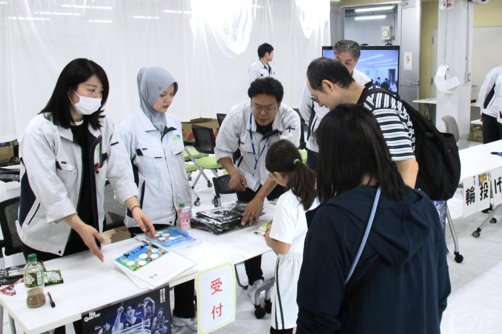 地域のイベントにも積極的に参加し、市民が工場見学に訪れる
