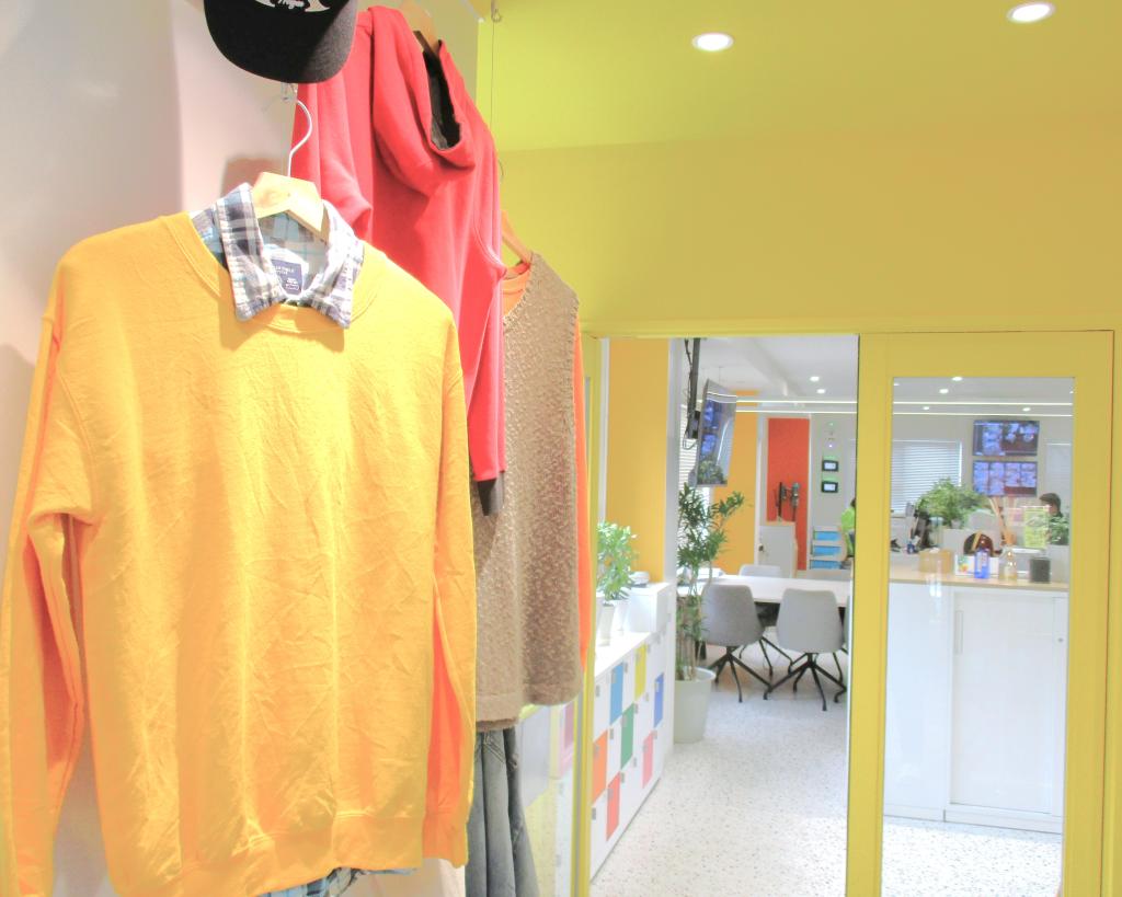 ＥＣサイトやＳＮＳを活用する「古着事業」を開始した