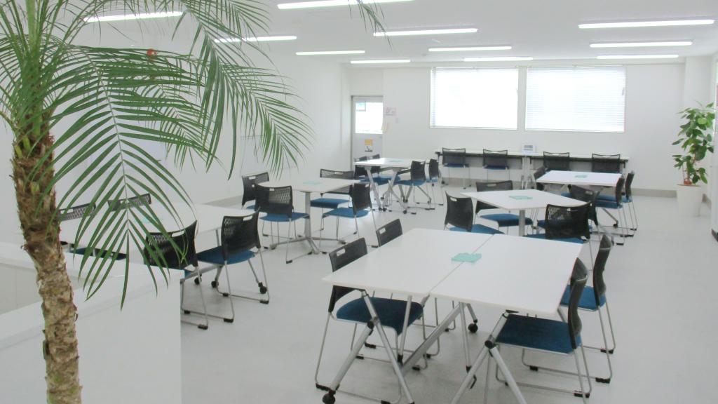 伊勢原第３工場の社員食堂。働きやすい環境づくりも重視