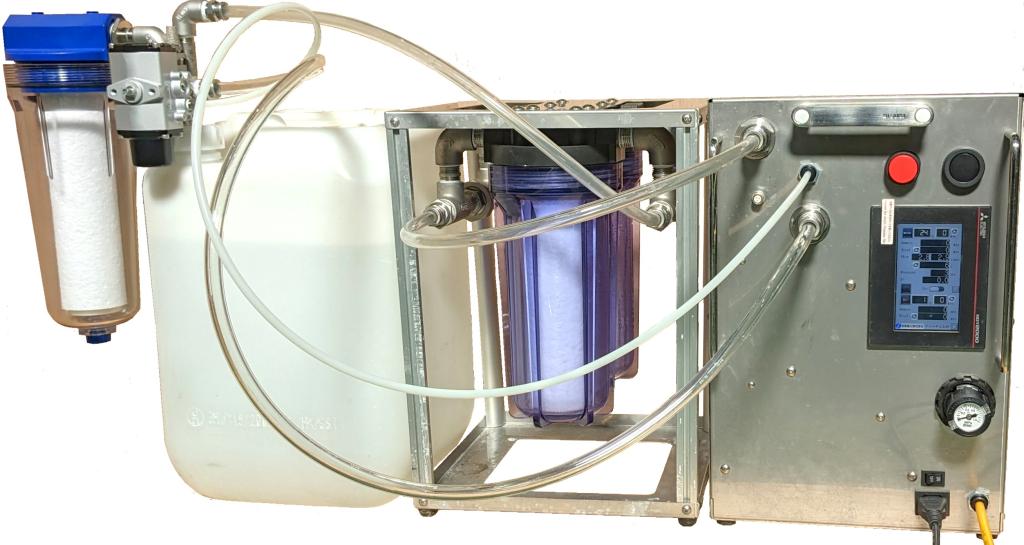 錆やカルシウムの堆積物を酸で溶かして水路の性能を復帰する洗浄機「アラッタくん」