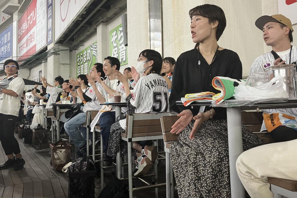 ＺＯＺＯマリンスタジアムで行われたちば部のキックオイベントには９５人が参加した