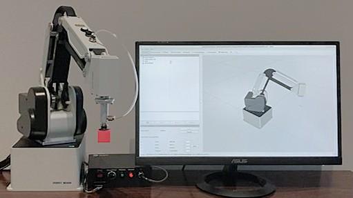 現実世界とともに、仮想空間のロボットを制御できる