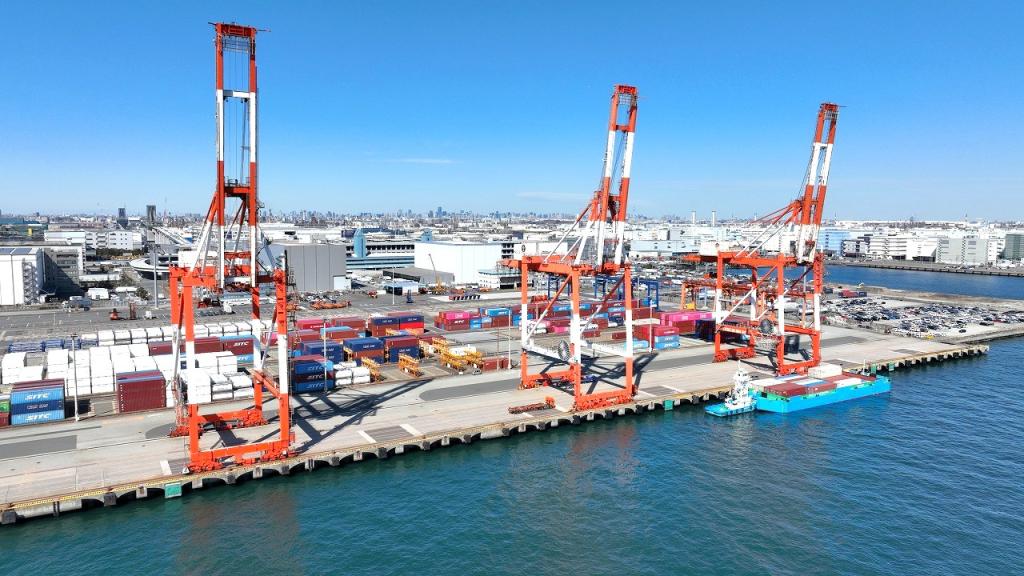 ＣＯ２フリー電力で駆動する荷役機械を導入した川崎港コンテナターミナル