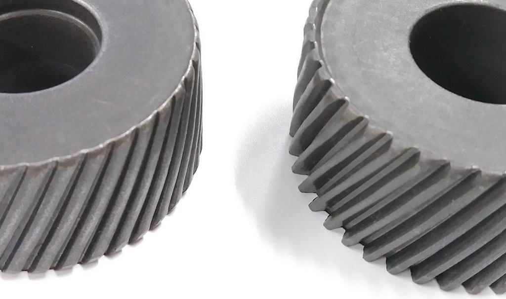 【写真３】　フルードパルス鋳造法の効果（左：加工油なし／右：加工油あり）