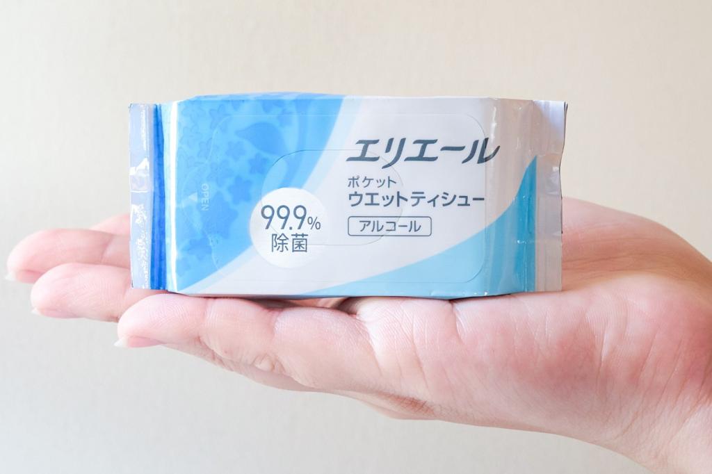 手のひらサイズのウエットティッシュを発売した