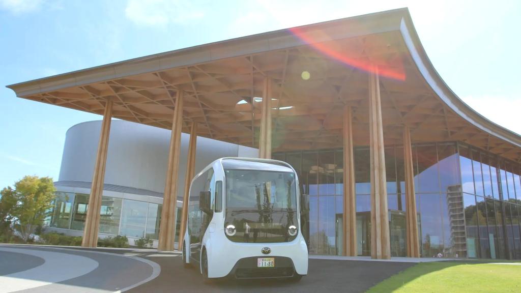 同市博物館との間を運行するイーパレット