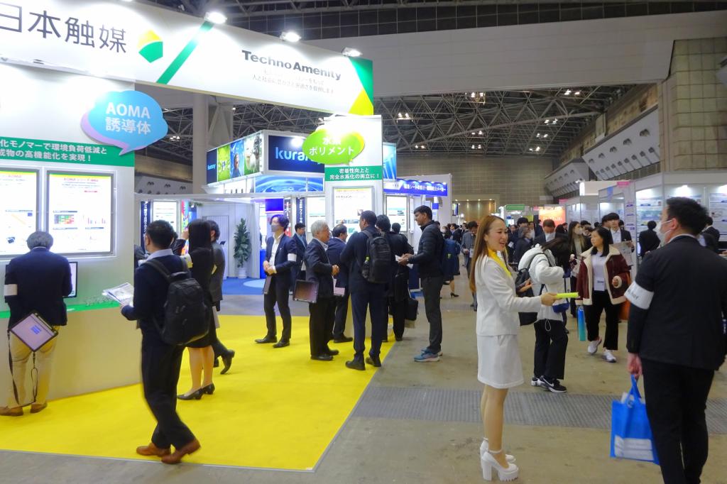 新機能性材料展では環境に配慮した機能性マテリアルなどが展示される（前回会場）