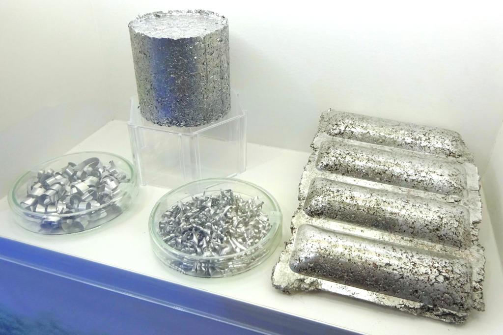 アルミ製品を加工した際に出る切削くずは、再生利用される